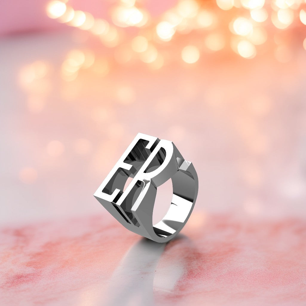 Anello Personalizzato in Argento 925 con Lettere – Stile Unico per Coppie e Iniziali