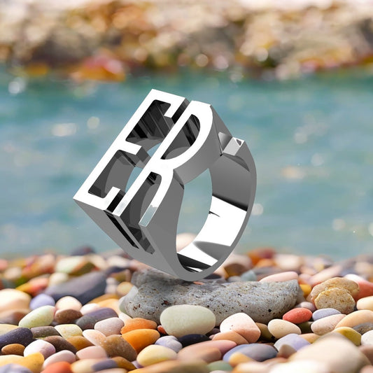 Anello Personalizzato in Argento 925 con Lettere – Stile Unico per Coppie e Iniziali